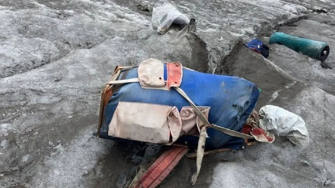 Мәйітпен бірге табылған заттар