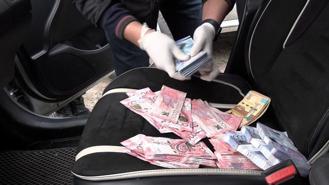 Деньги и украшения изъяли у подозреваемого в краже