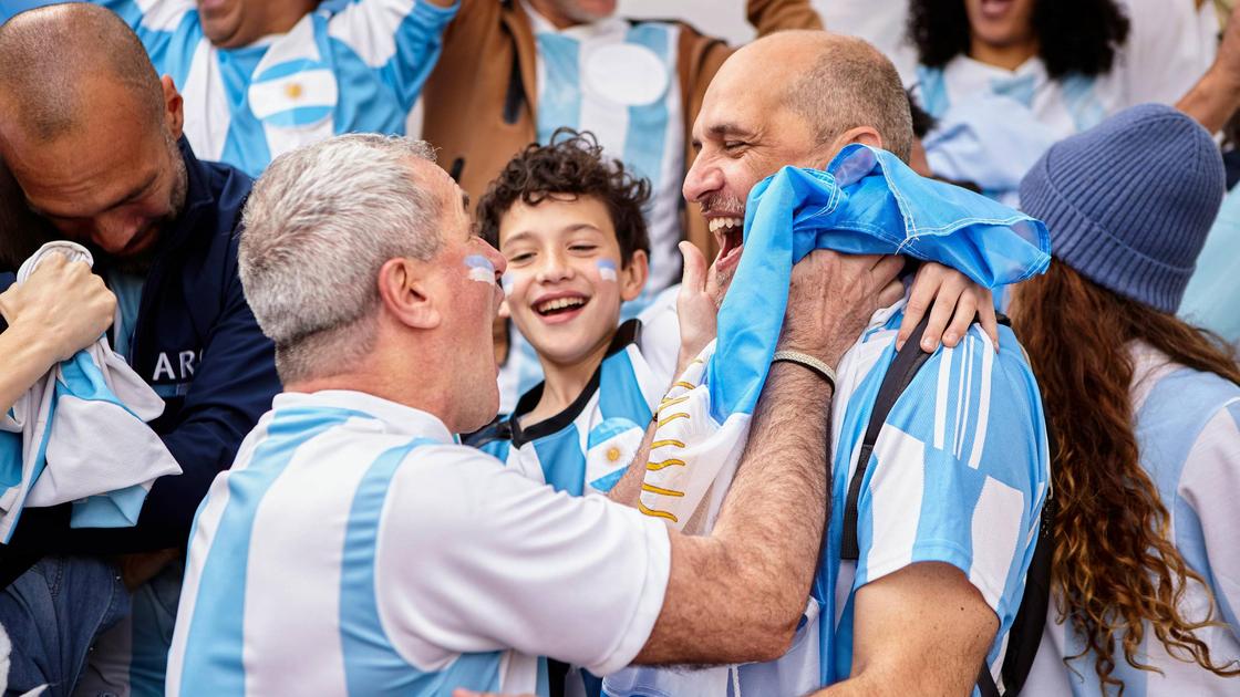 Болельщики сборной Аргентины радуются победе