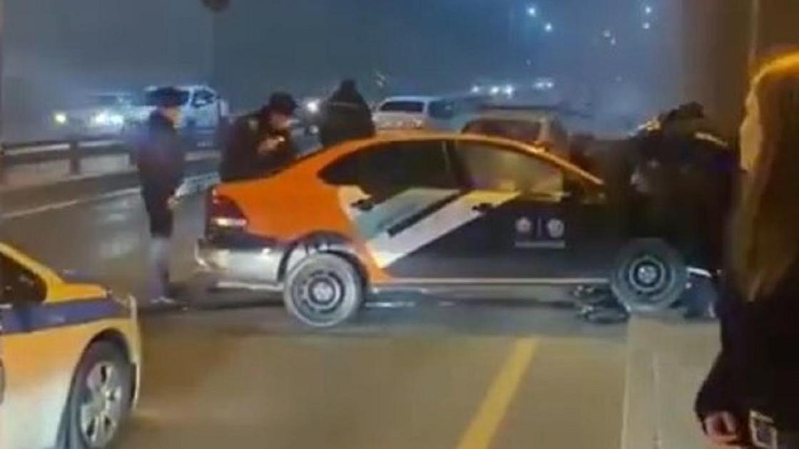 Погоня полицейских за автомобилем в Алматы
