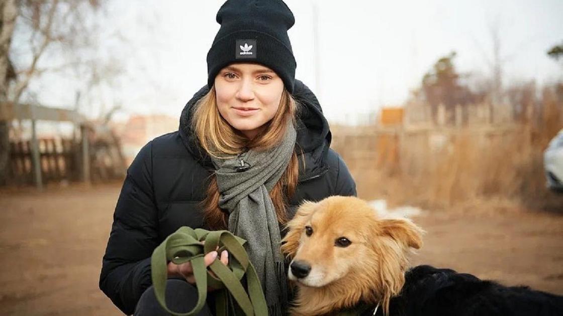 Елена Рыбакина с собакой