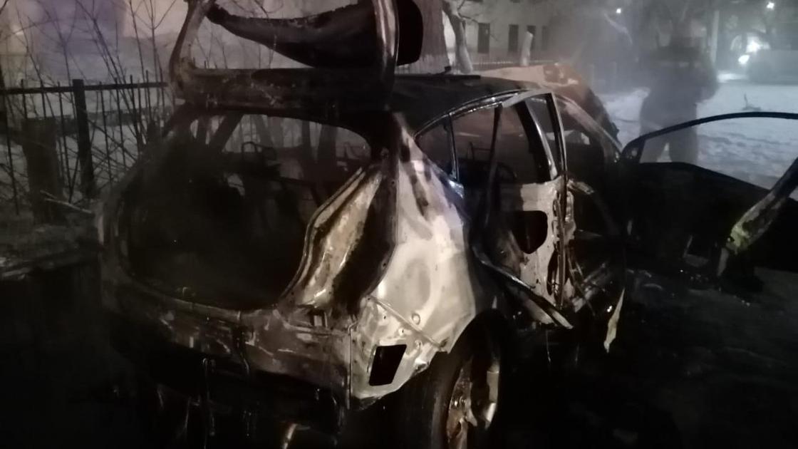 Сгорела машина в Павлодаре