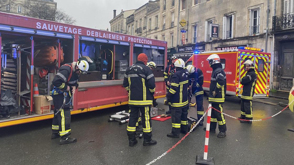 Пожарные на месте происшествия в Бордо