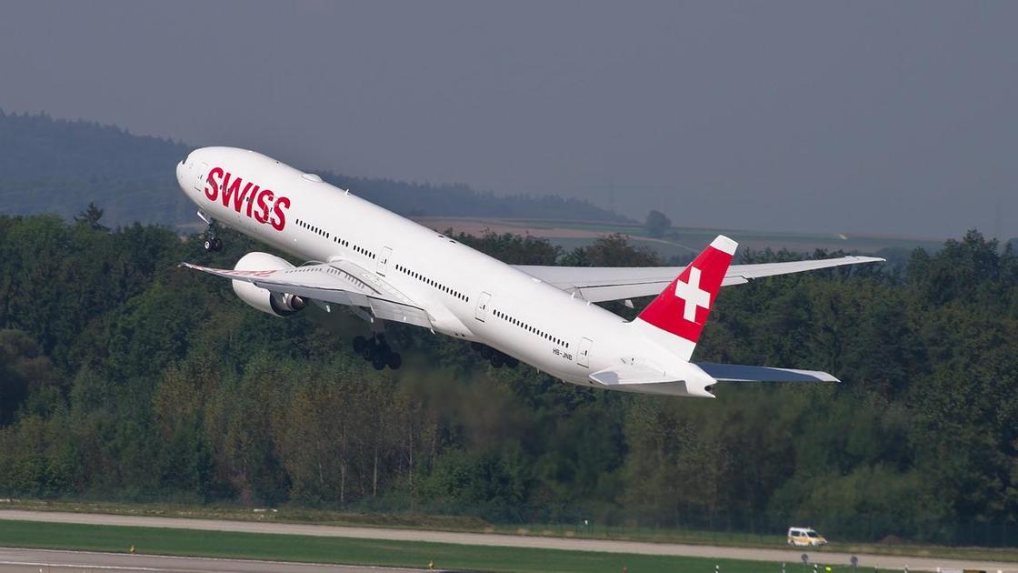 Изображение самолета Швейцарии