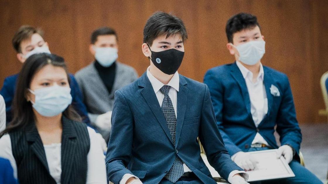 Түлектер Түлектер