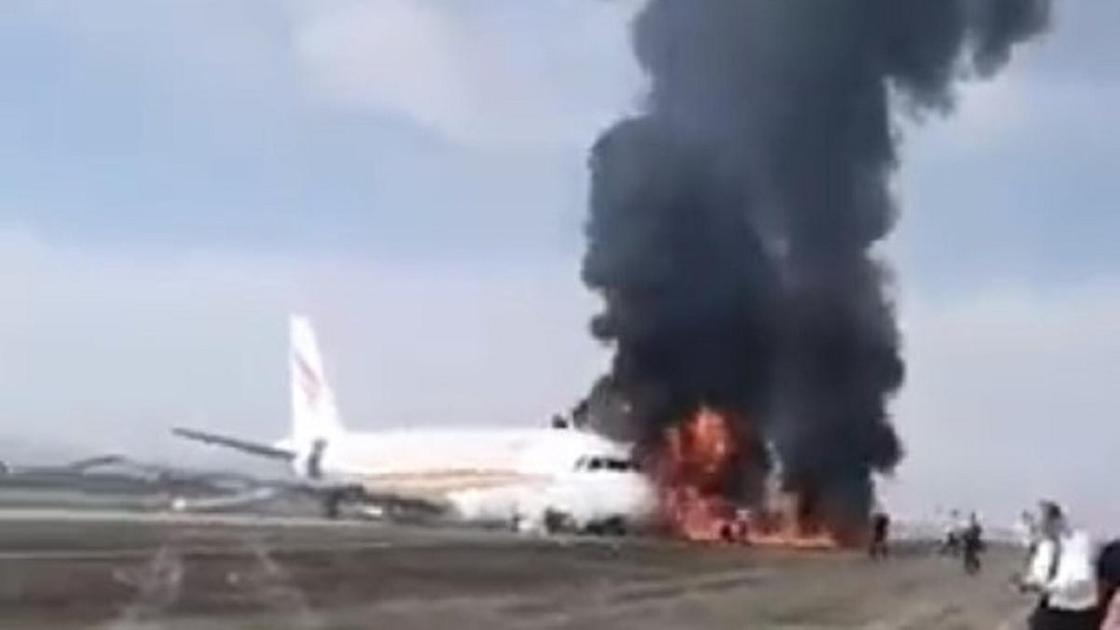 Загоревшийся самолет