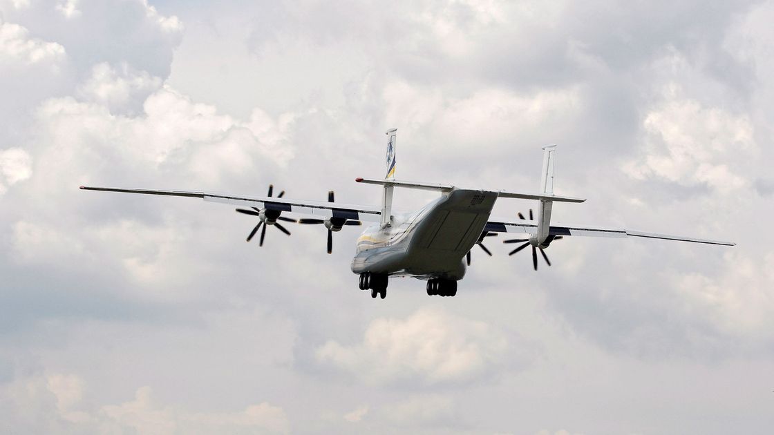 Самолет АН-22