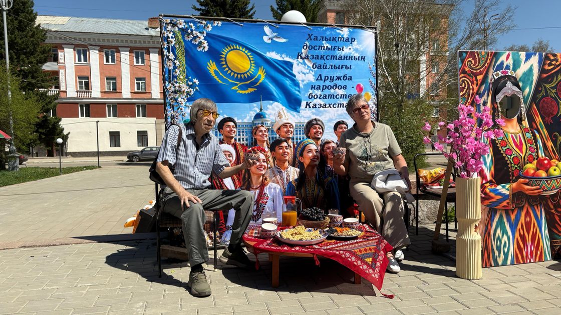 Праздник, посвященный Дню единства народа Казахстана, в городе Риддер