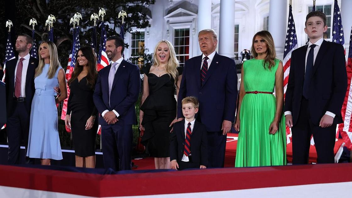 Дональд Трамп и члены семьи