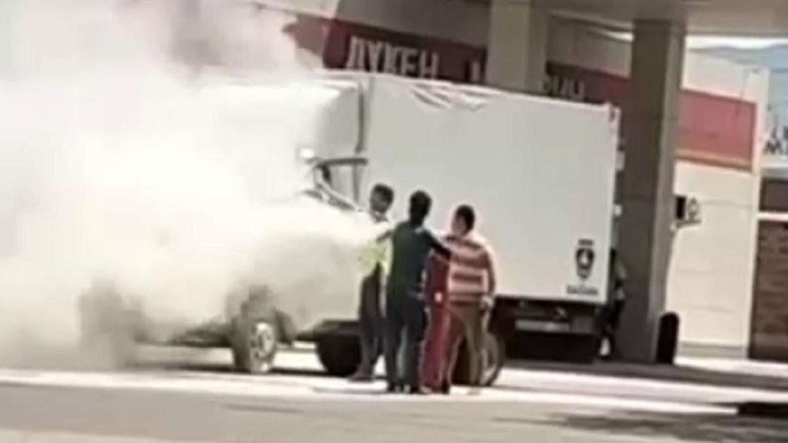 Загорелся автомобиль