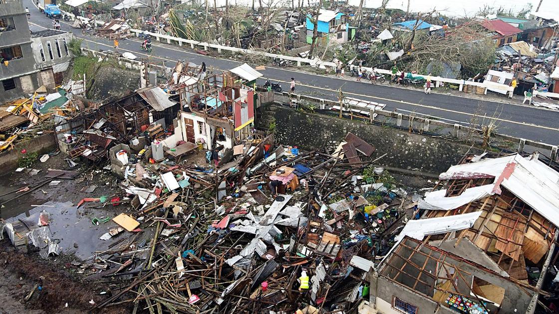 Разрушенные дома на Филиппинах