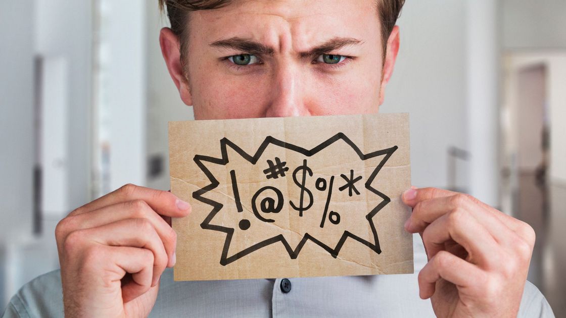 Мужчина ругается матом