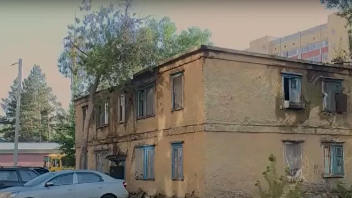 Дом в Павлодаре, в котором произошел пожар