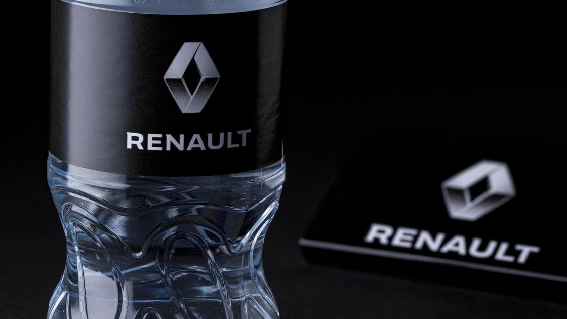 Renault логотип на бутылке