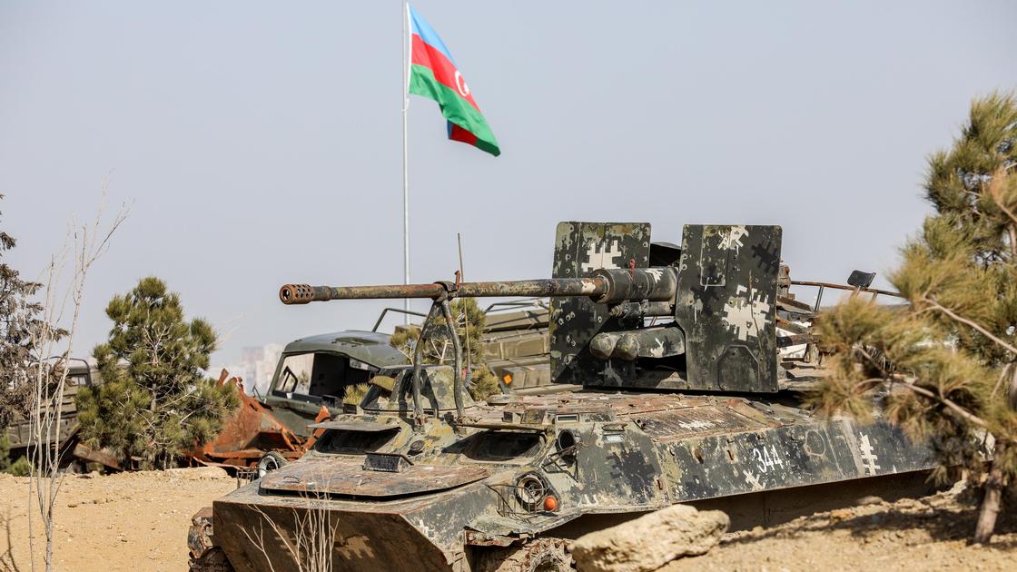 Флаг Азербайджана на военной технике