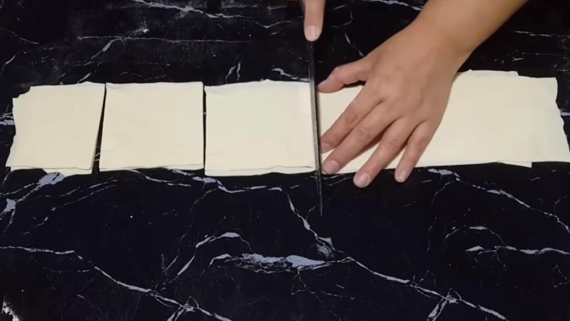 Разрежьте тесто на квадратики