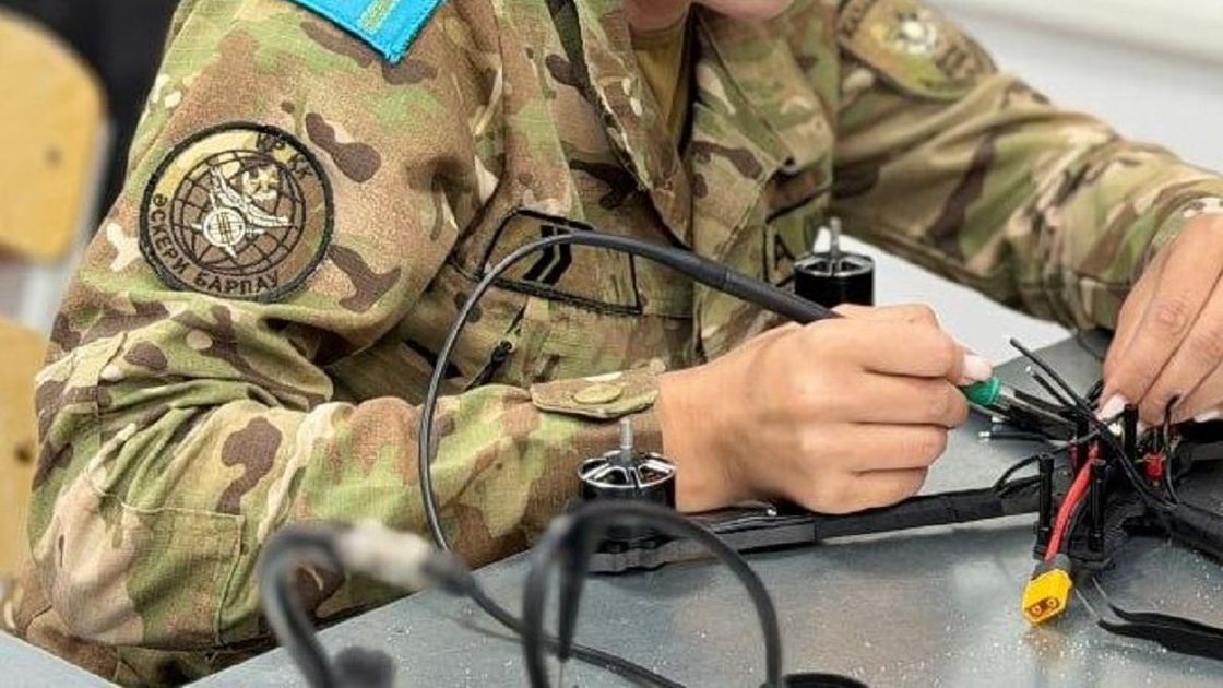 Военнослужащая