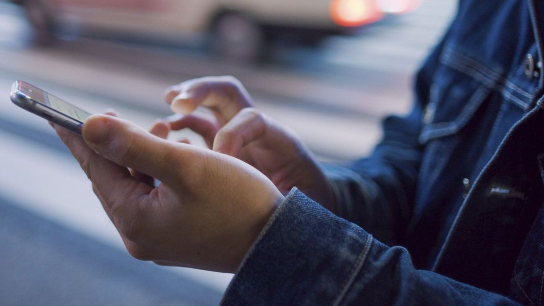 Мужчина с телефоном