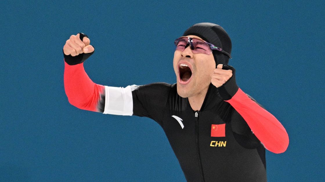 Китайский конькобежец Нин Чжунъянь