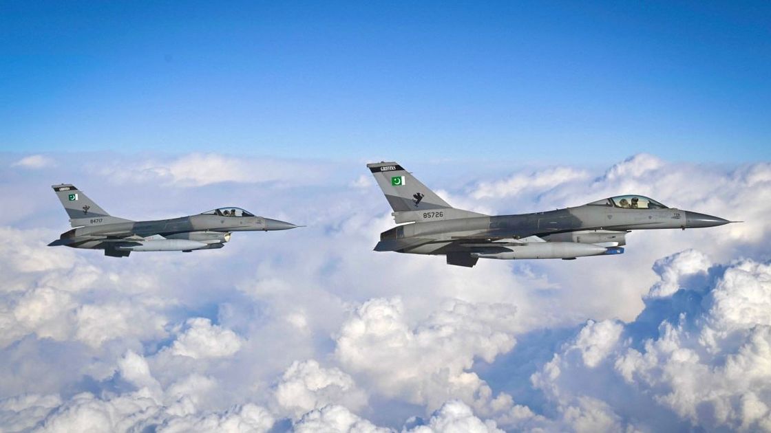 Истребители сопровождают борт Токаева