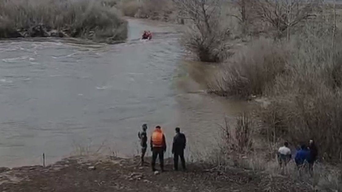 Поиски ребенка в реке Илек