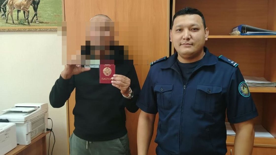 Мужчина и полицейский