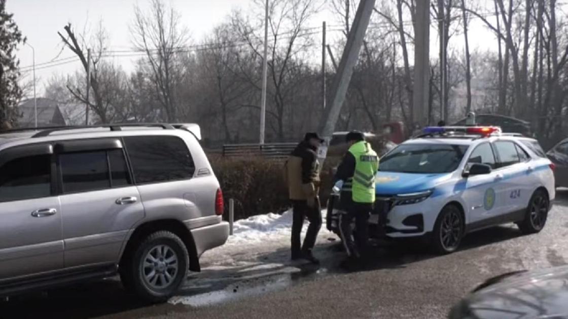 Патрульный полицейский остановил авто