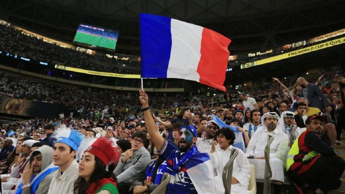 Французские болельщики на стадионе