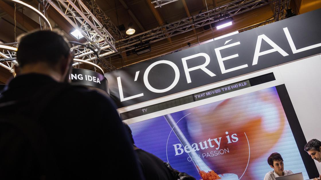 Логотип L'Oréal в магазине