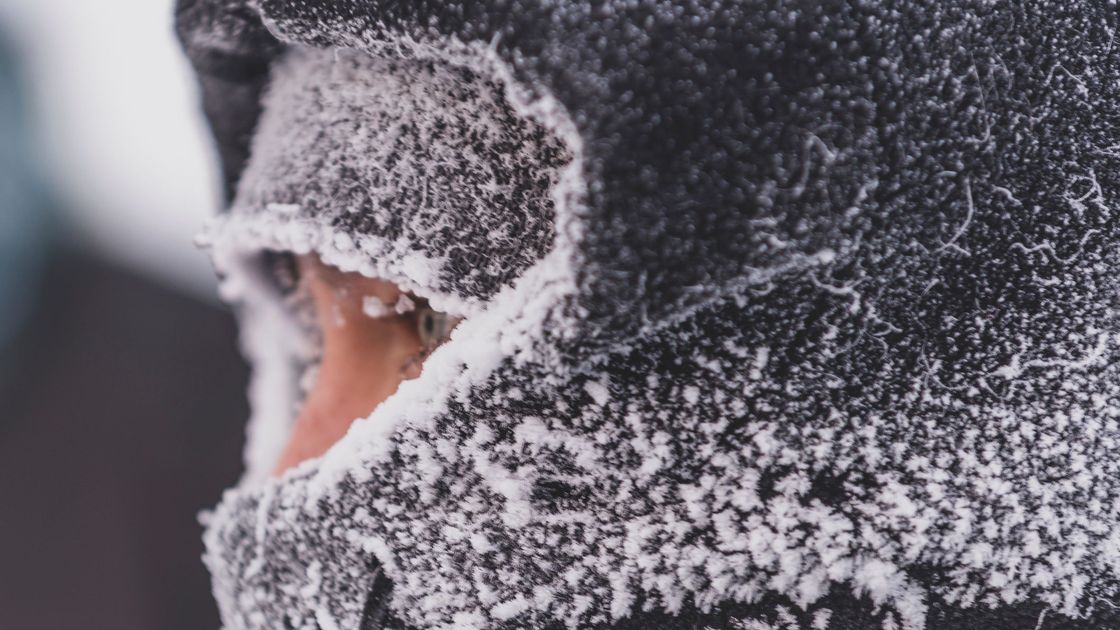 Замерзший человек