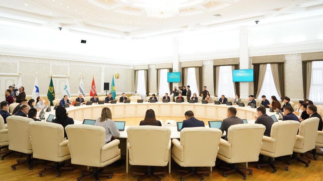 Заседание коалиции "За Народную Конституцию Справедливого и Прогрессивного Казахстана"