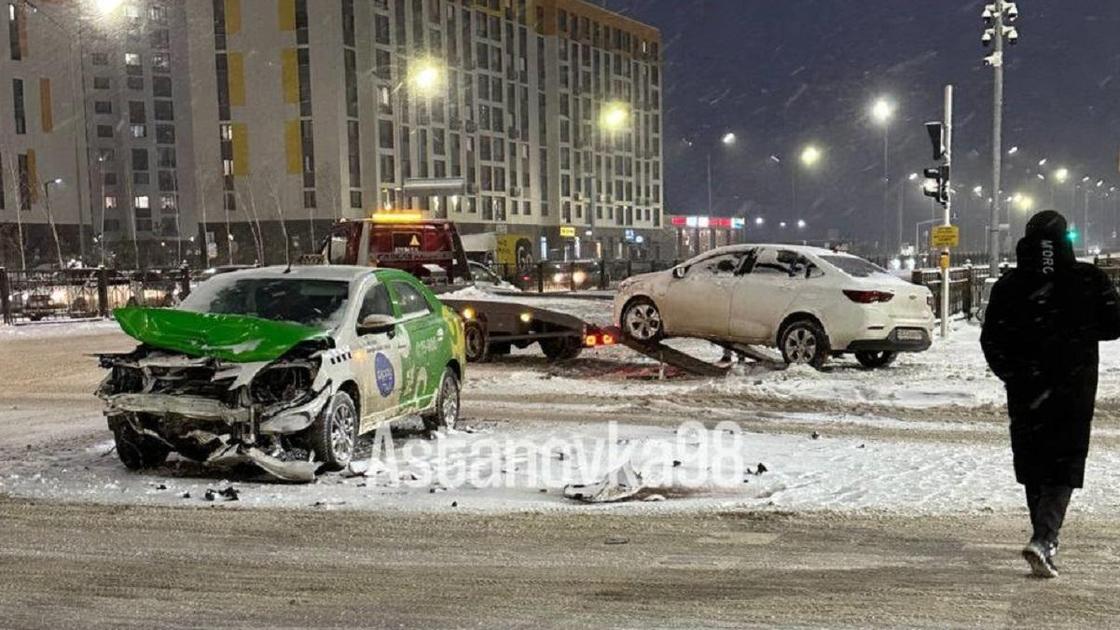 ДТП с участием такси в Астане