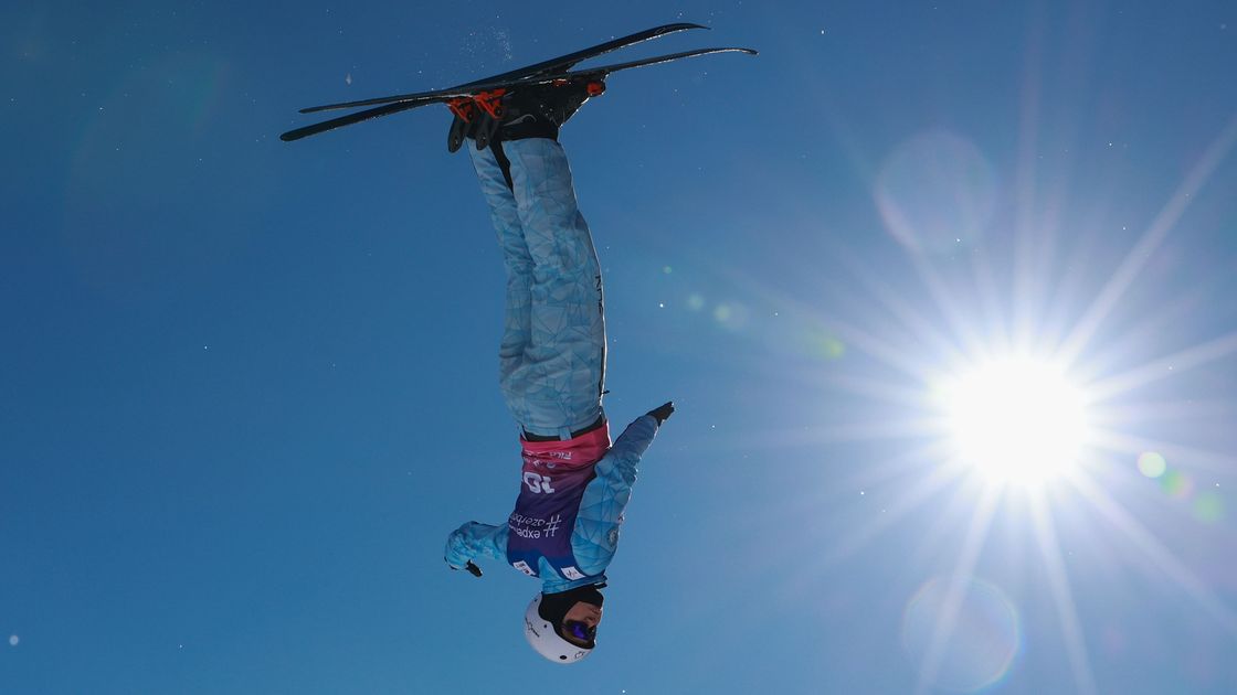 Казахстанский фристайлист Асылхан Асан