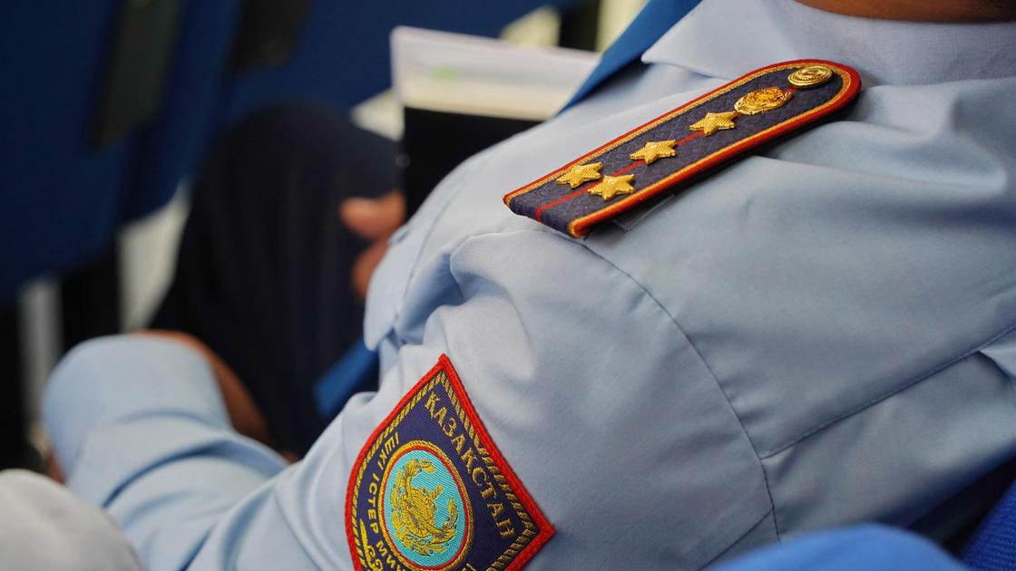 Полицейский в форме