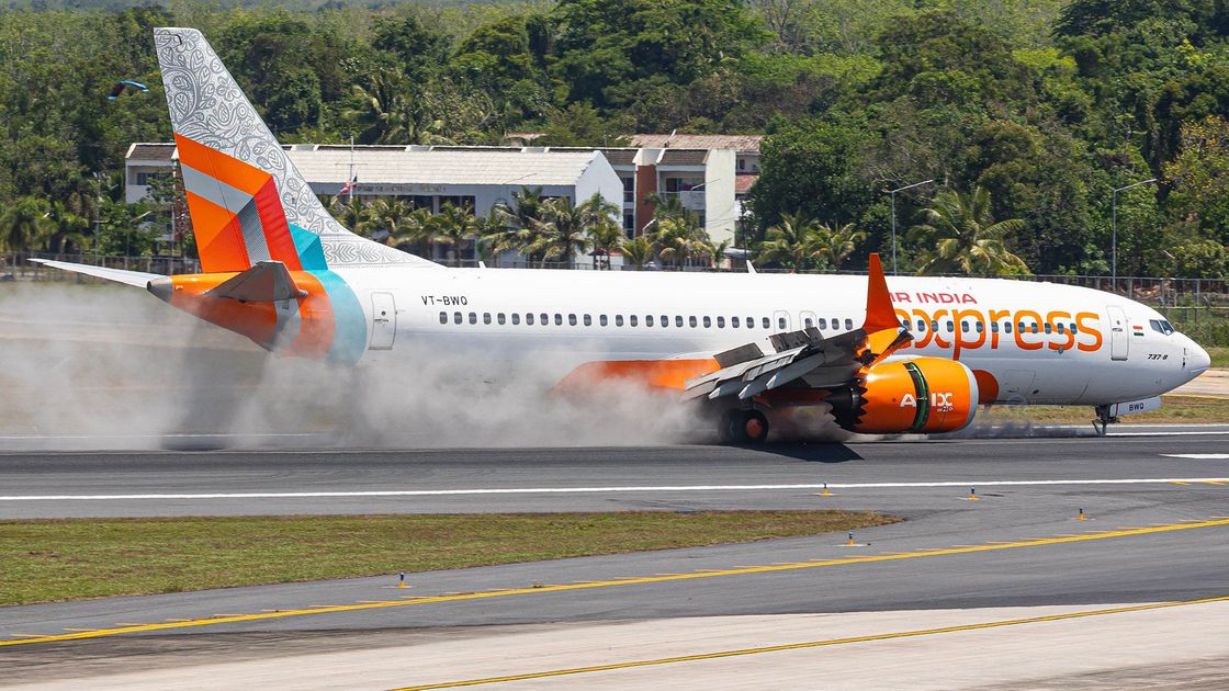 Жесткая посадка самолета Air India Express