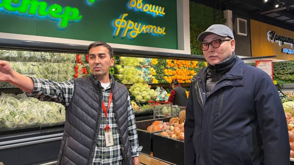 Глава Минторговли во время мониторинга це