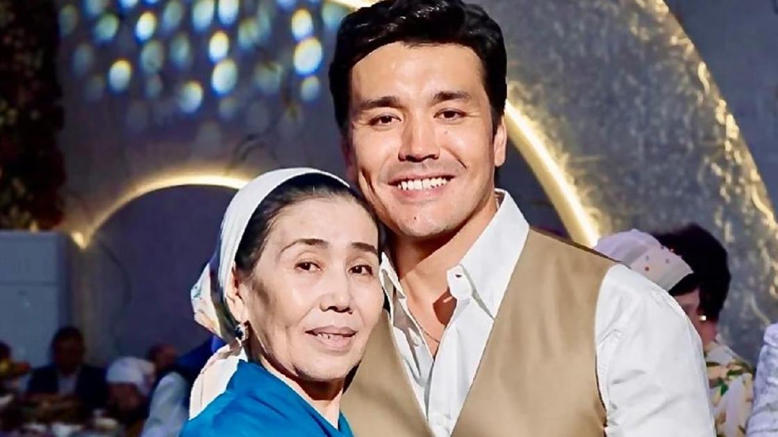 Нурболат Абдуллин с матерью