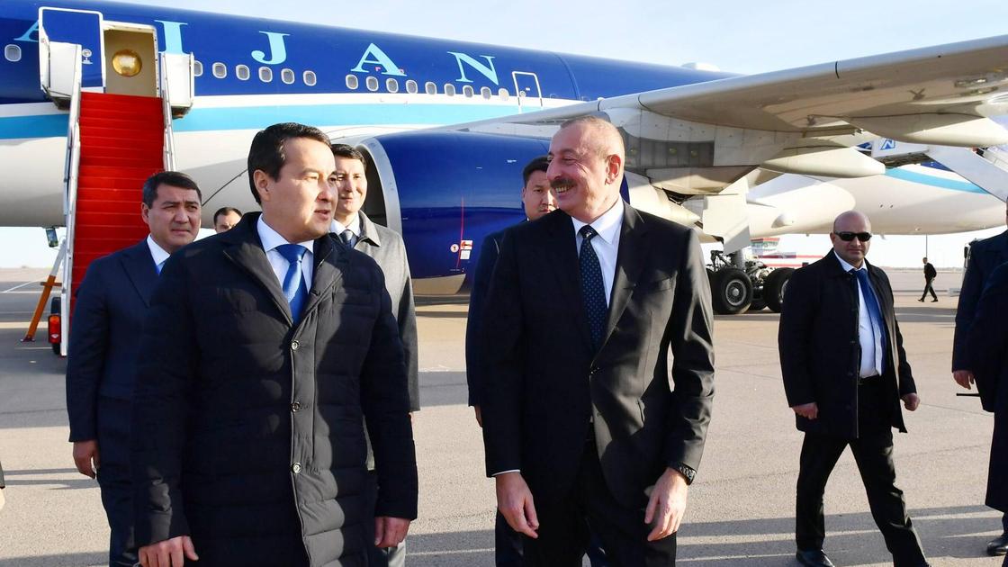 Премьер-министр РК Алихан Смаилов и президент Азербайджана Ильхам Алиев