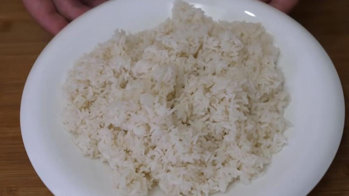 Отварной длиннозерный рис