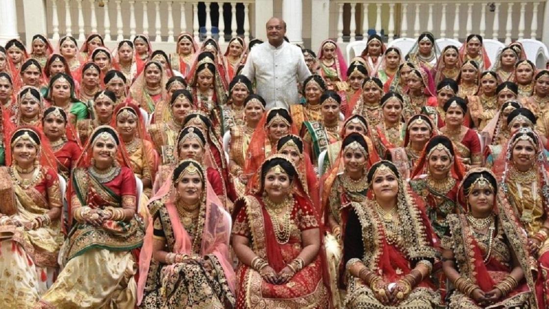 индийский магнат и 542 невесты, которым он устроил свадьбу