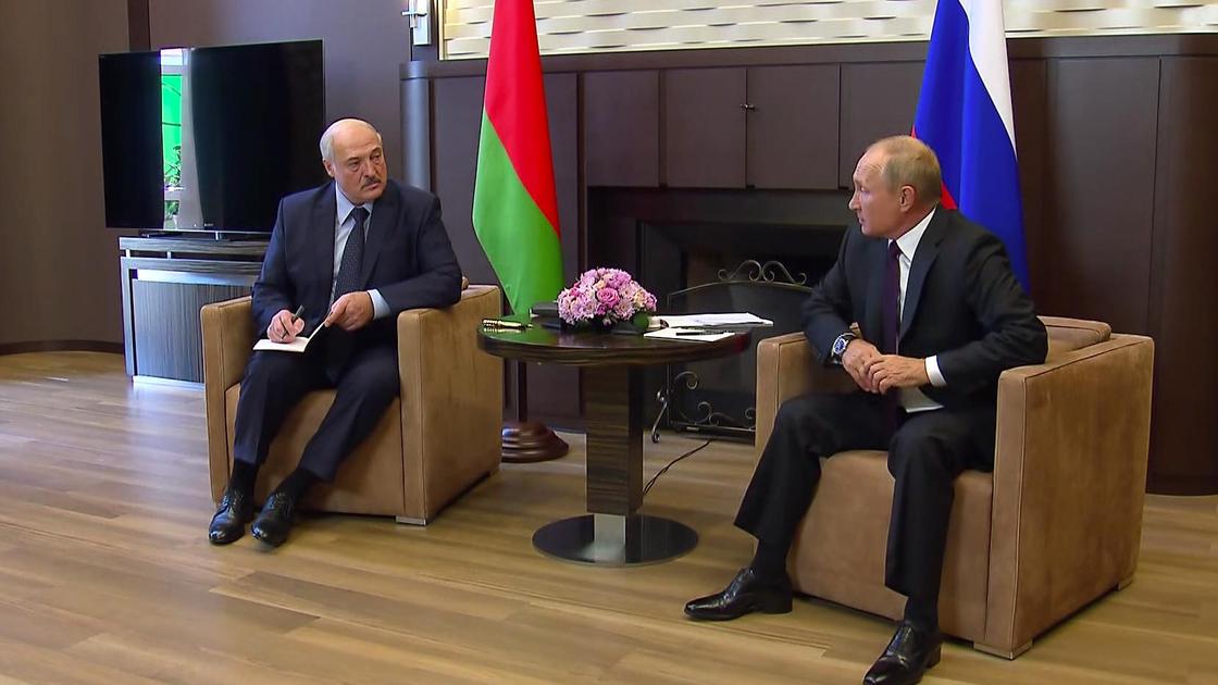 Александр Лукашенко и Владимир Путин на встрече