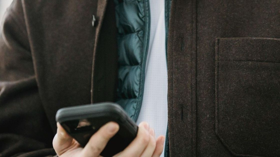 Мужчина с телефоном