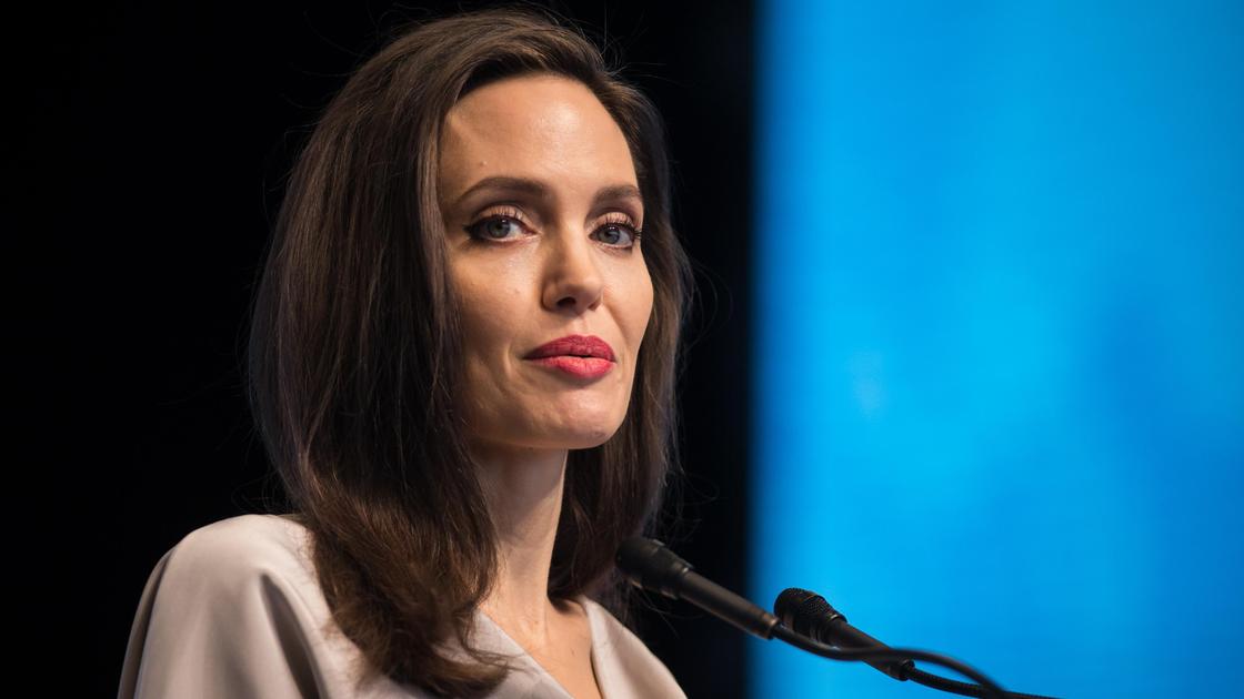 Анджелина Джоли