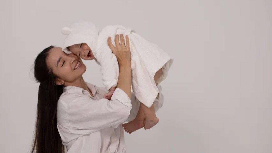 Мадина Толепова с сыном