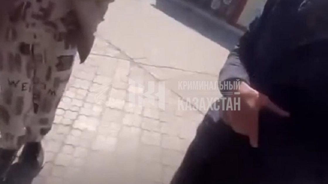 Девочки и мужчина