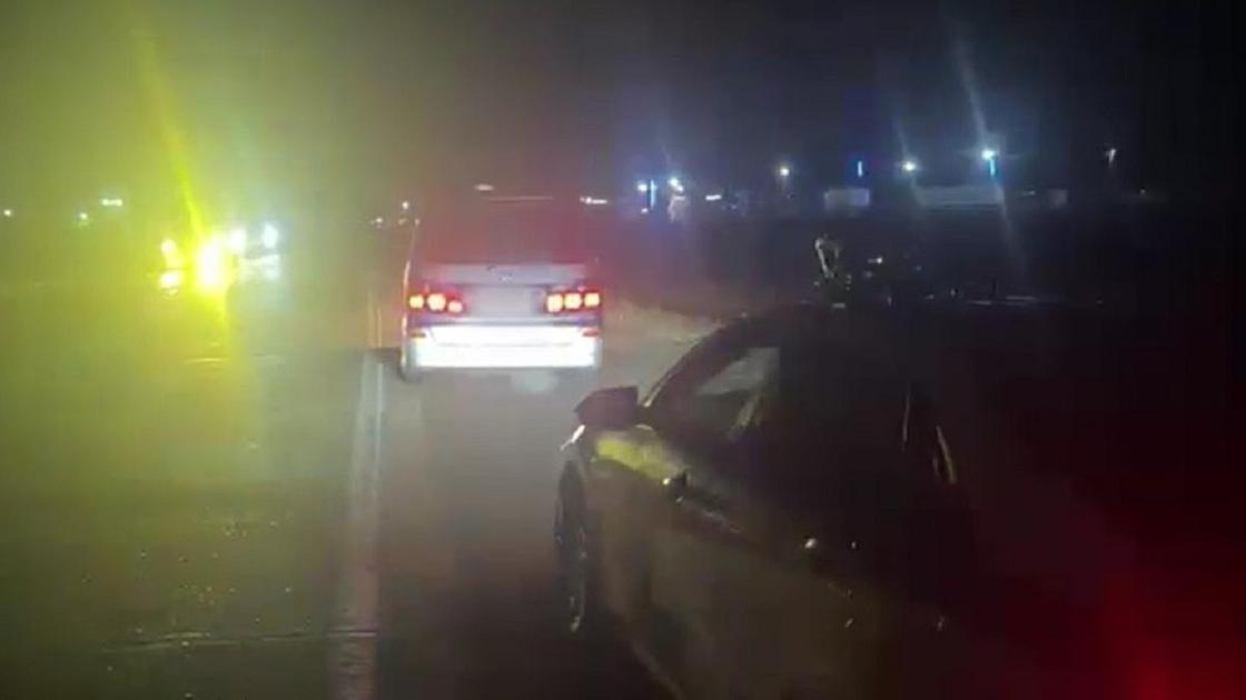 Остановленное на дороге авто