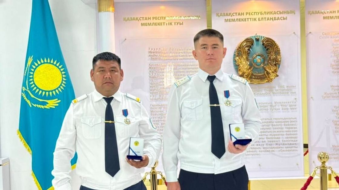 Полиция қызметкерлері