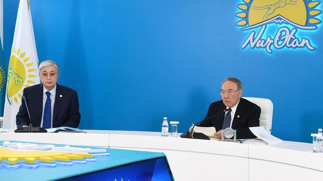 Касым-Жомарт Токаев и Нурсултан Назарбаев на заседании партии Nur Otan