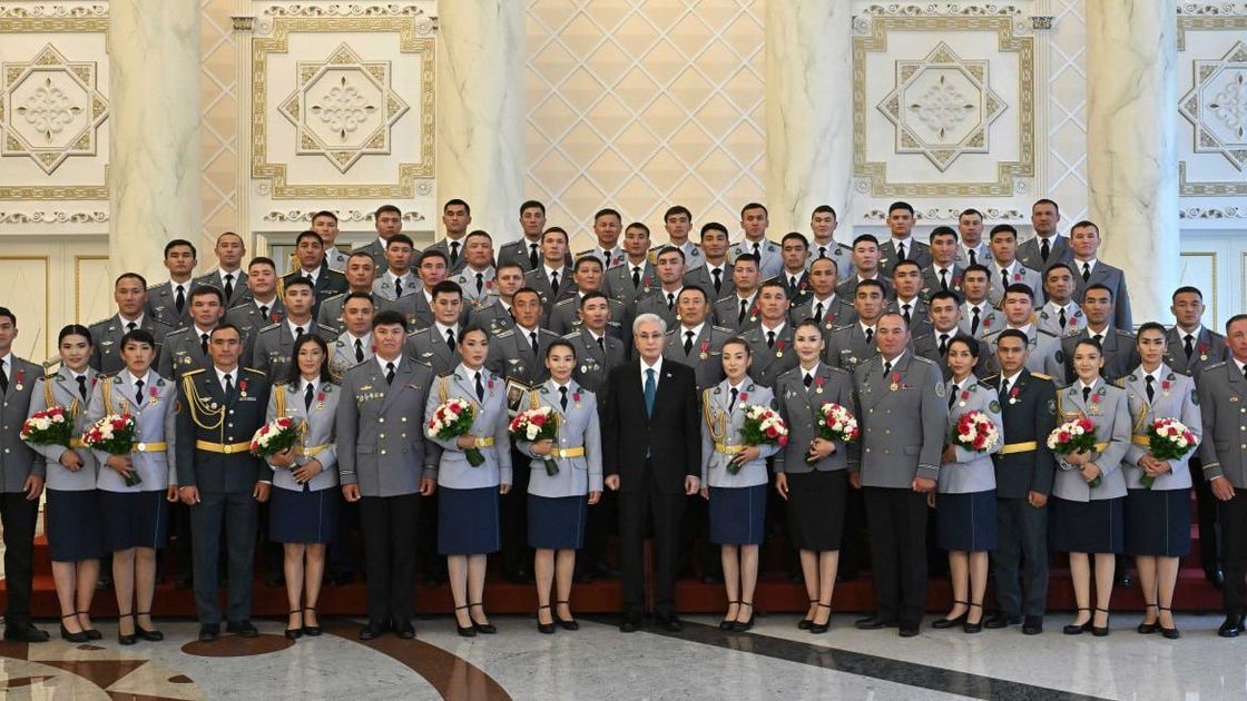 Тоқаев пен арнайы жасақ қызметкерлері