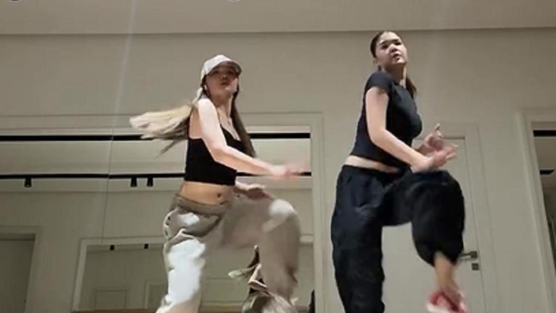 Алау Нуртас и Айым Турсынбеккызы